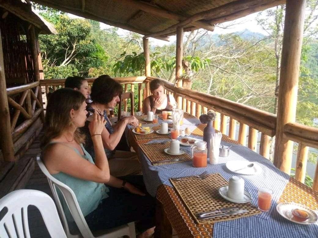 Dave The Cave Eco Lodge And Cultural Campsite Rubirizi ภายนอก รูปภาพ