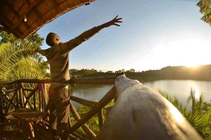 Dave The Cave Eco Lodge And Cultural Campsite Rubirizi ภายนอก รูปภาพ