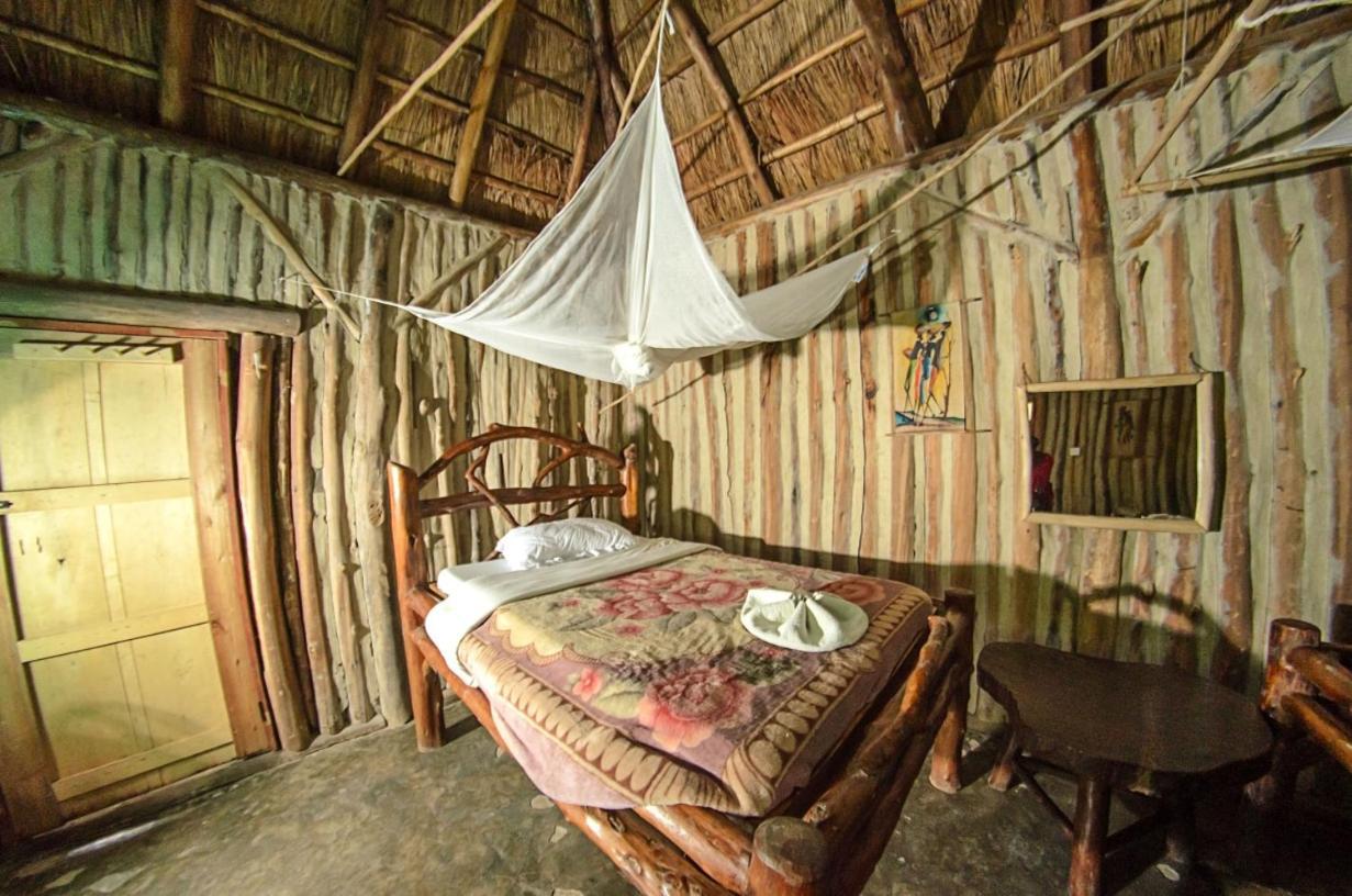 Dave The Cave Eco Lodge And Cultural Campsite Rubirizi ภายนอก รูปภาพ