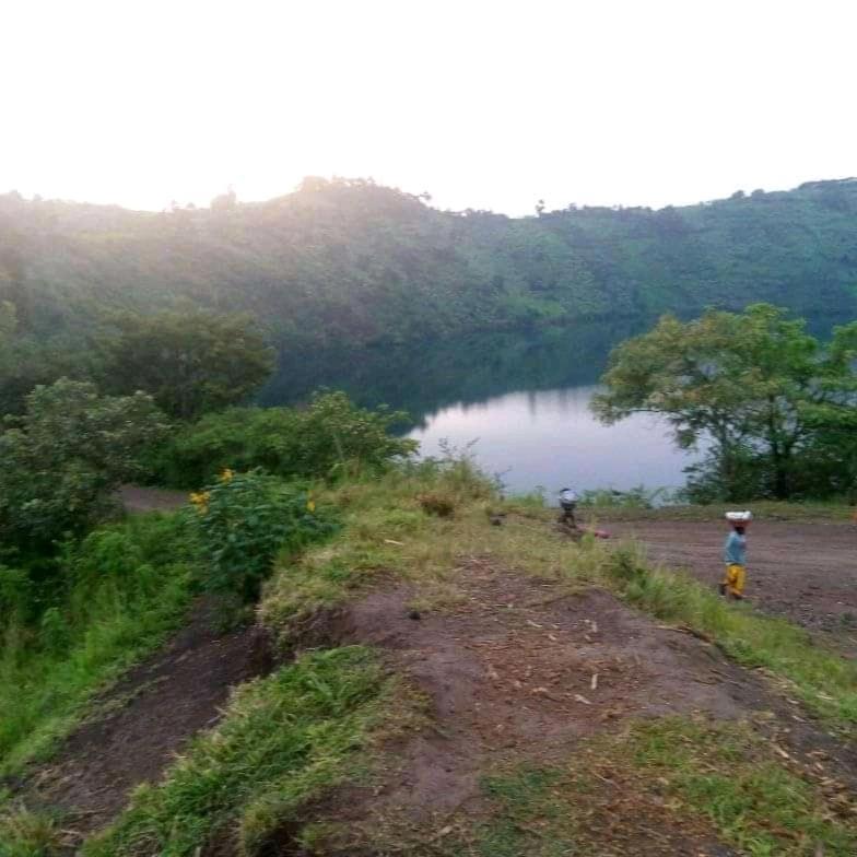 Dave The Cave Eco Lodge And Cultural Campsite Rubirizi ภายนอก รูปภาพ