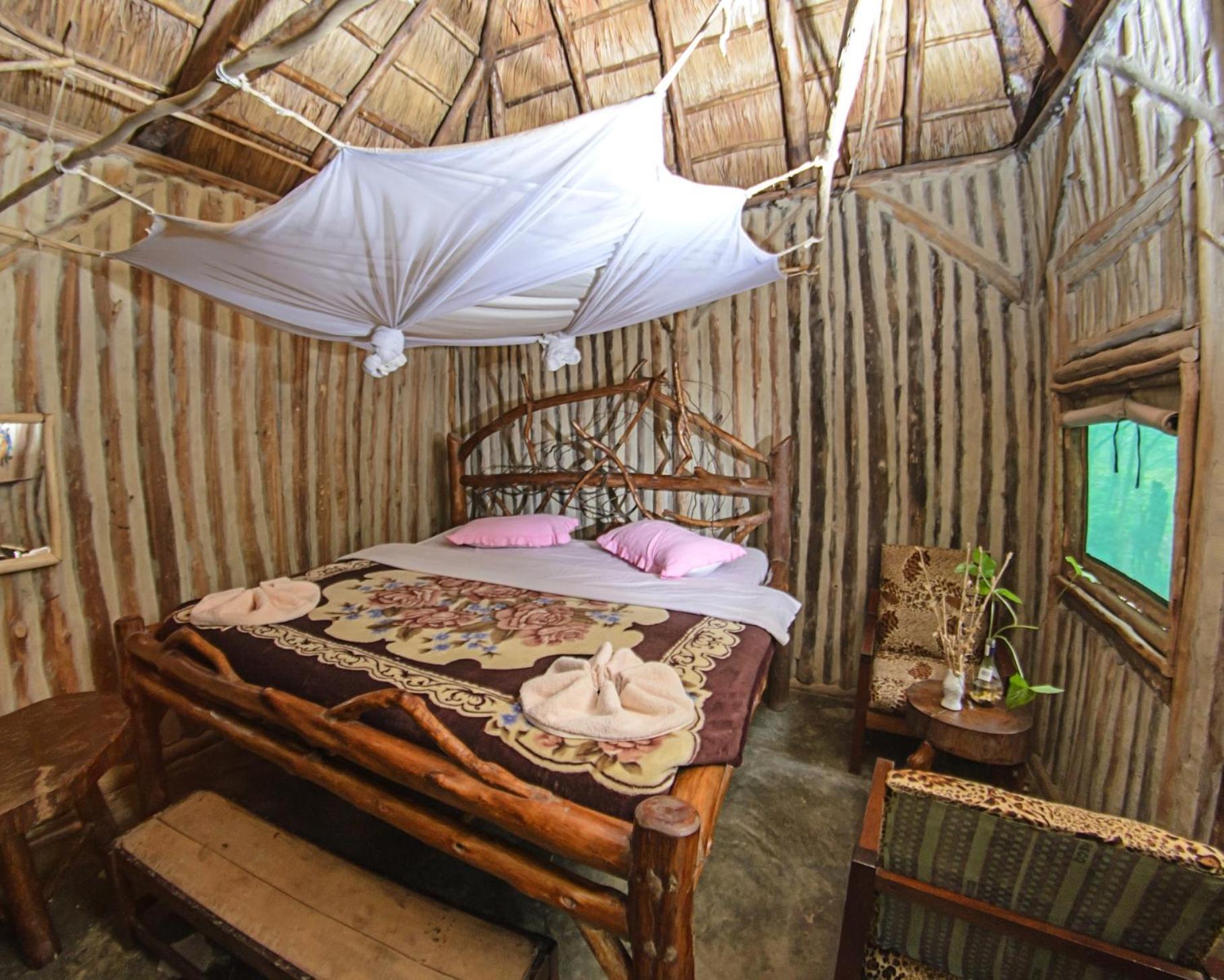 Dave The Cave Eco Lodge And Cultural Campsite Rubirizi ภายนอก รูปภาพ